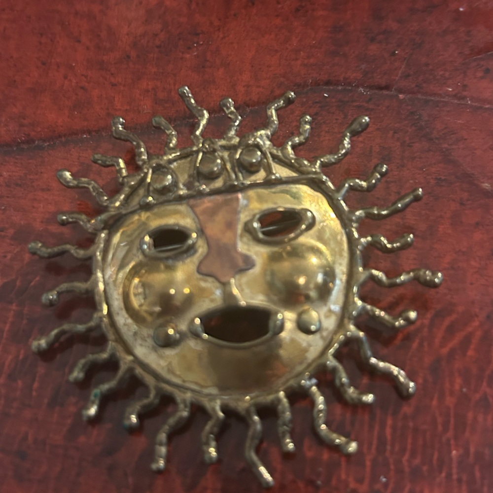 Vintage Aztec Sun Mask copper brass Brooch Pin - Picture 2 of 3